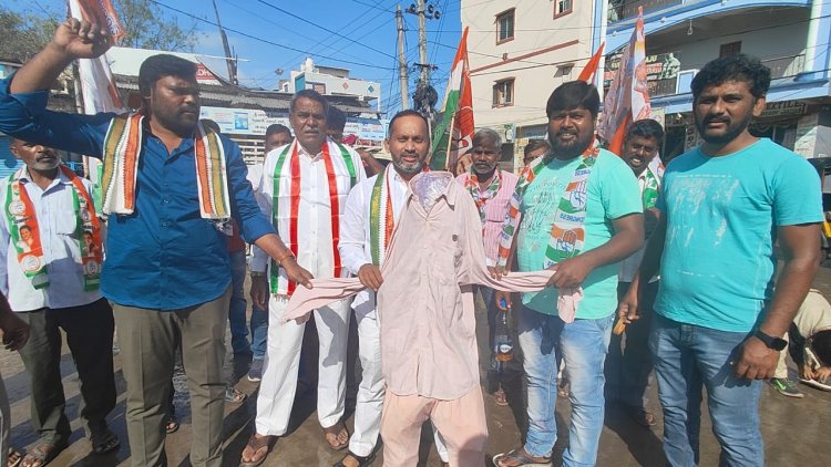 TPCC General Secretary, Sontireddy Punnareddy burned KCR effigy