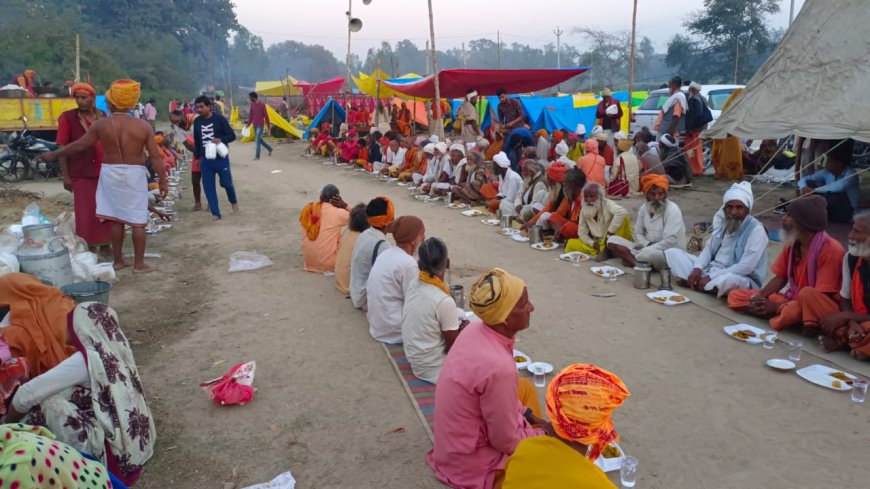 84 कोसी परिक्रमा यात्रा, अधिकारियों ने फूल माला से किया रामादल का स्वागत, भंडारों में खाया प्रसाद