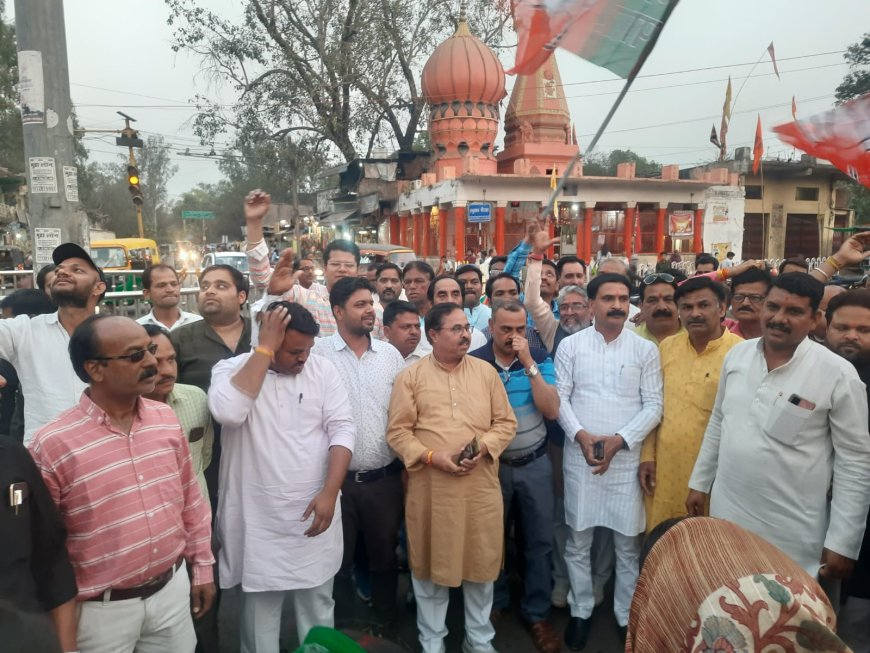 त्रिपुरा और नागालैंड विधानसभा चुनाव में भाजपा की जीत पर जश्न में डूबे कार्यकर्ता, नगाड़े बजाए और मिठाई बांटी