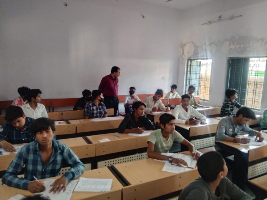 डीईओ ने किया राजस्थान बॉर्डर के परीक्षा केंद्रों का निरीक्षण