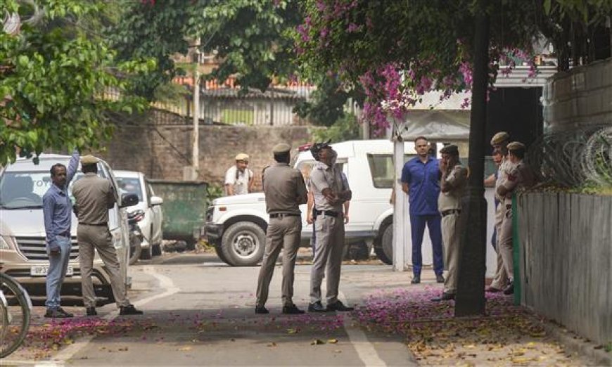 ‘‘महिलाओं के यौन उत्पीड़न’’ संबंधी बयान को लेकर राहुल गांधी के आवास पर पहुंची दिल्ली पुलिस