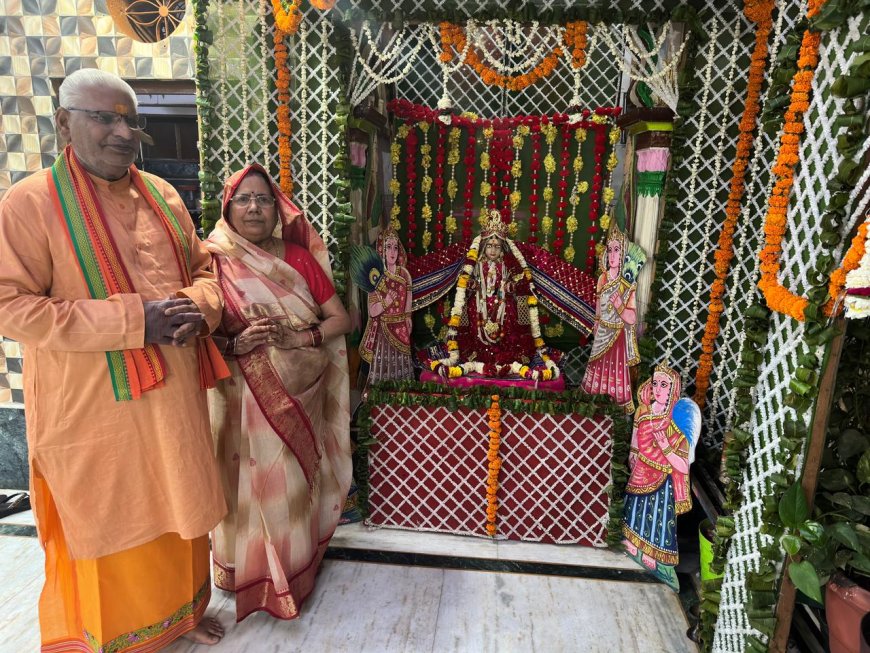 रामनवमी पर मां अन्नपूर्णा देवी मंदिर में सजा भव्य फूल बंगला