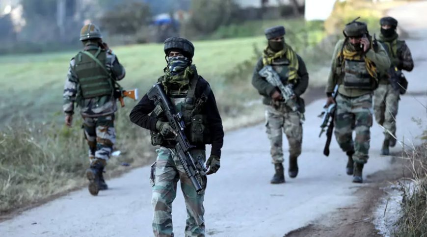 सेना ने पुंछ में एलओसी के पास पाकिस्तानी घुसपैठिये को मार गिराया, दो अन्य की तलाश जारी