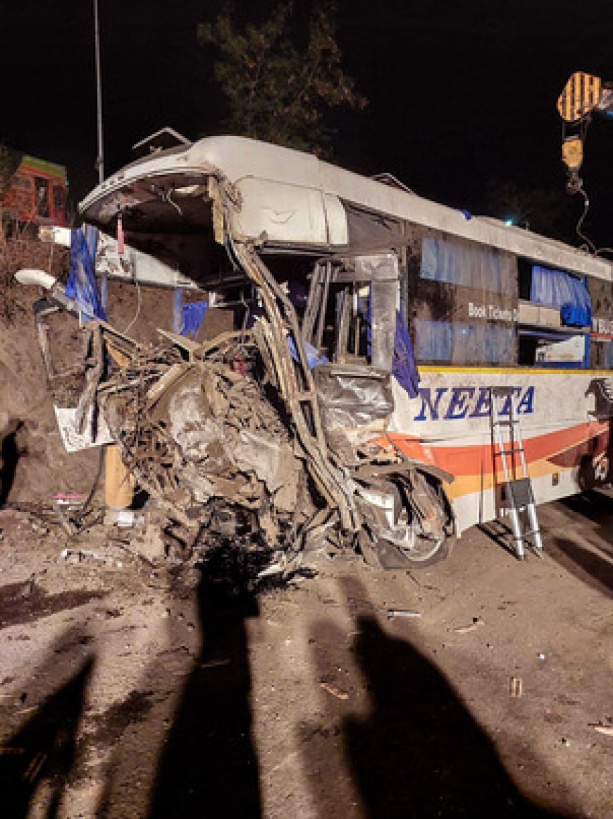 महाराष्ट्र : पुणे में ट्रक ने बस को टक्कर मारी, चार लोगों की मौत, 18 घायल