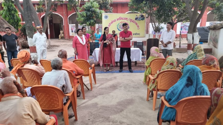 पृथ्वी का स्वर्ग वहाँ होता है जहाँ बुजुर्ग मुस्कराते हुये मिलेः-जिलाधिकारी