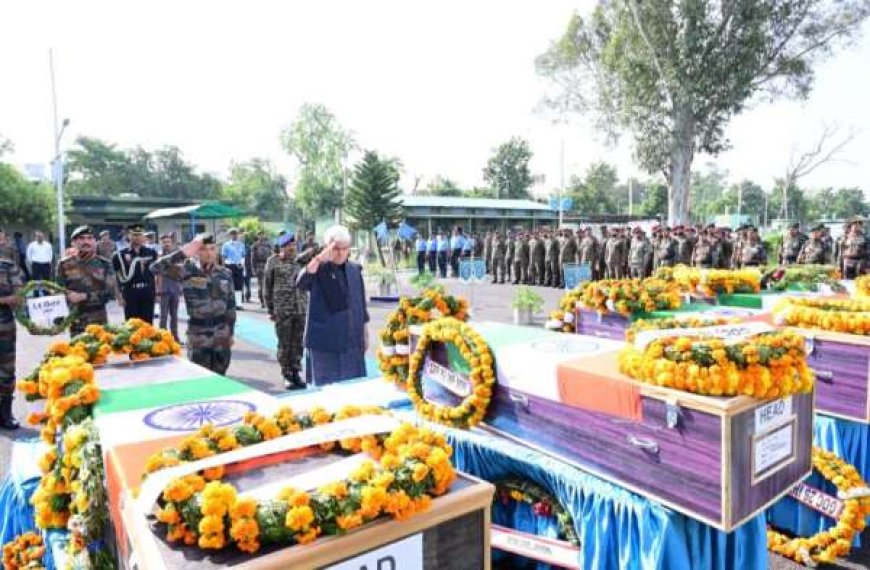 जम्मू-कश्मीर के उपराज्यपाल और सैन्य अधिकारियों ने राजौरी में शहीद हुए जवानों को श्रद्धांजलि दी