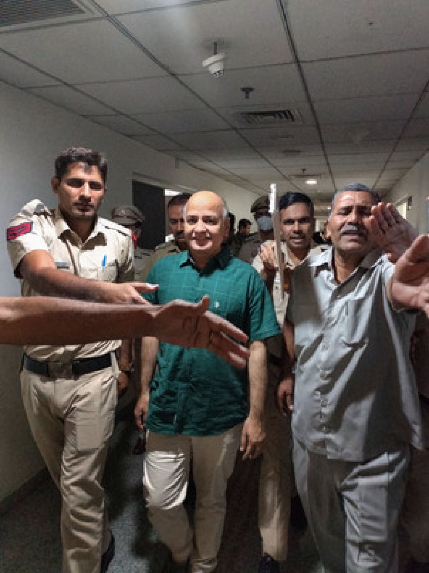 ‘आप’ ने पुलिसकर्मी पर मनीष सिसोदिया से ‘बदसलूकी’ करने का आरोप लगाया, पुलिस का इनकार