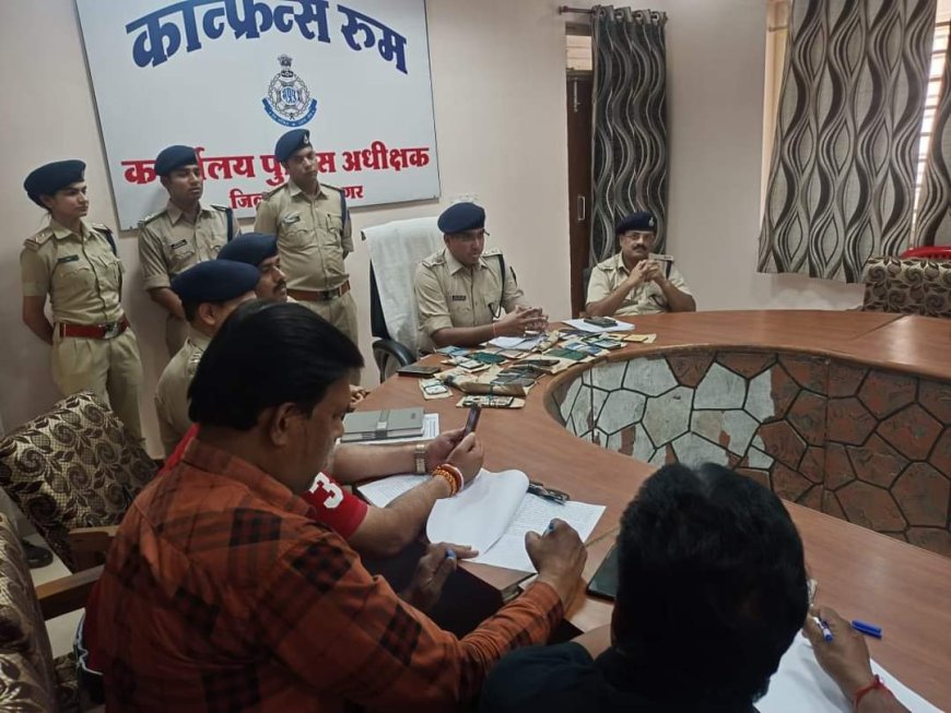 पुलिस की छापामार कार्यवाही से अनैतिक देह व्यापार में लिप्त 02 महिलाओं सहित 18 पुरुष गिरफ्तार