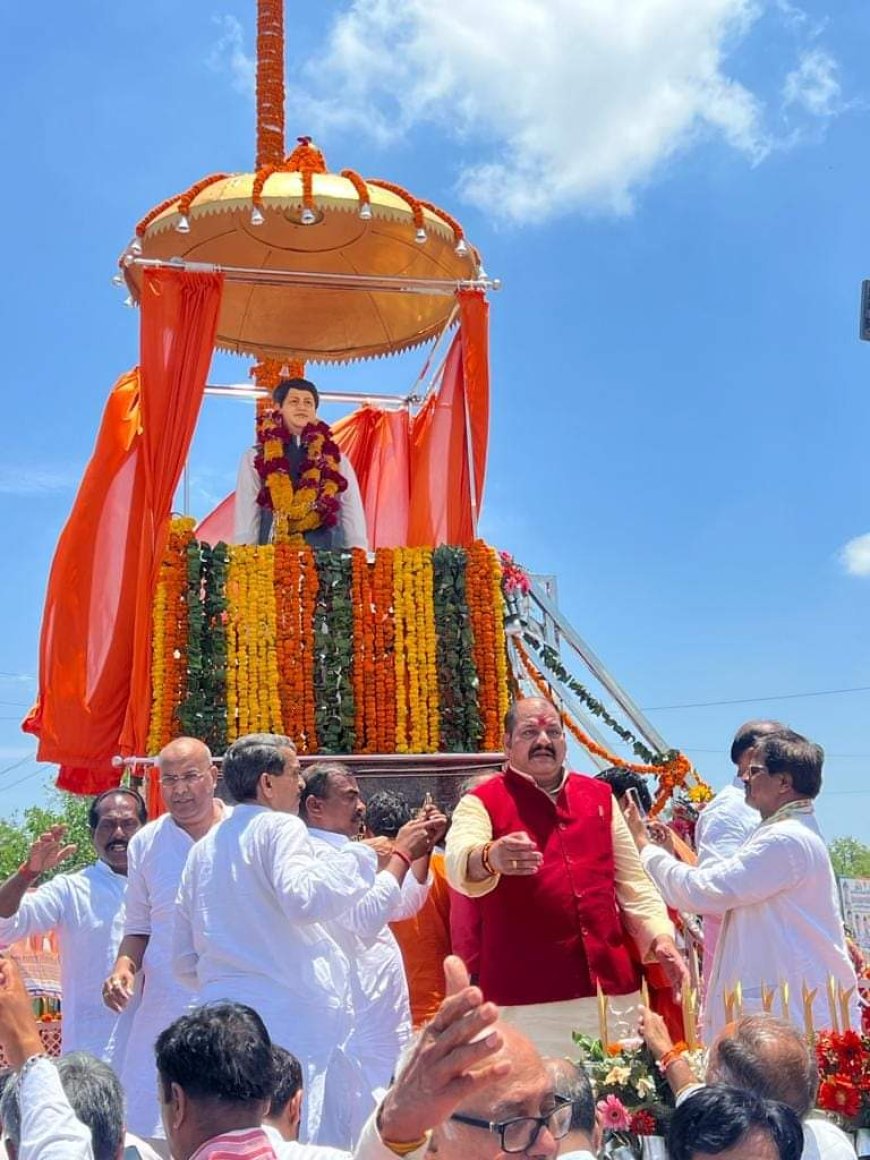 जब तक सूरज चांद रहेगा, माधव तेरा नाम रहेगा के उदघोष से गूंजा मैनपुरी