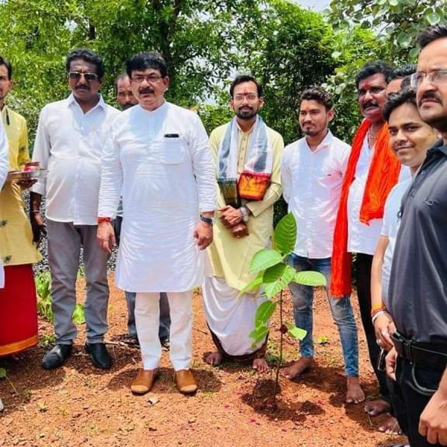 मंत्री ने की मंदिर पहुंचकर पूजा अर्चना की, क्षेत्र की खुशहाली के लिए की कामना