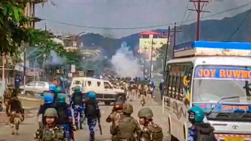 मणिपुर : भीड़ ने दो वाहनों को फूंका, रुक-रुककर गोलीबारी की खबरें