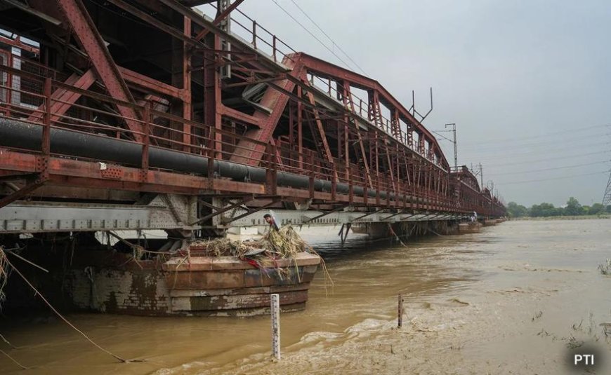 दिल्ली में यमुना का जलस्तर खतरे के निशान से नीचे, ऊपरी राज्यों में बारिश की सूचना