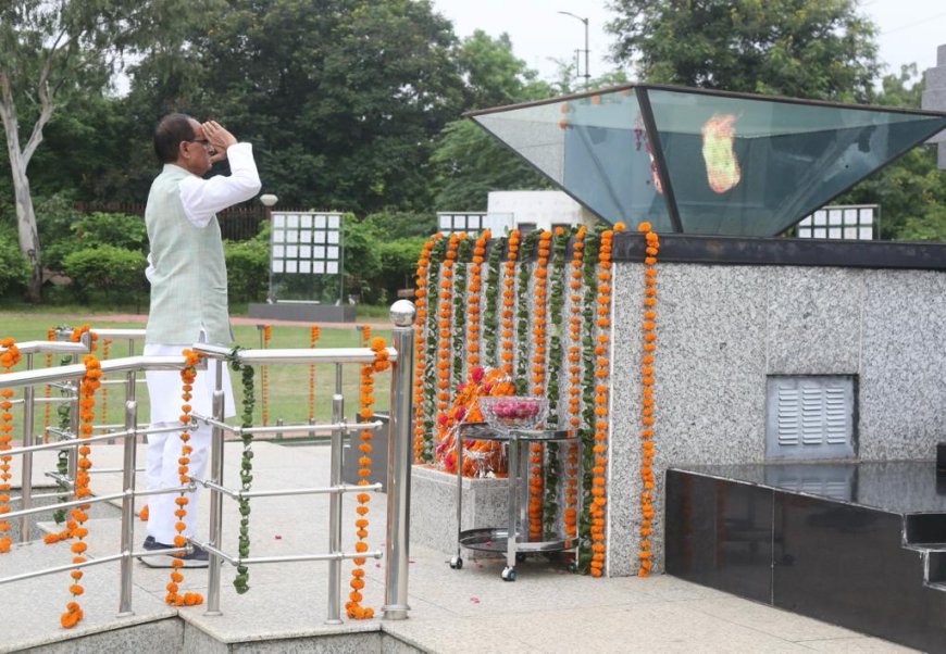 मुख्यमंत्री शिवराज सिंह चौहान ने शहीदों को नमन किया, बोले- हमें अपने जवानों पर गर्व है