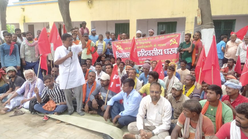 CPI-ML STAGED DAY LONG DHARANA AGAINST BAN ON PLYING OF HANDCARTS