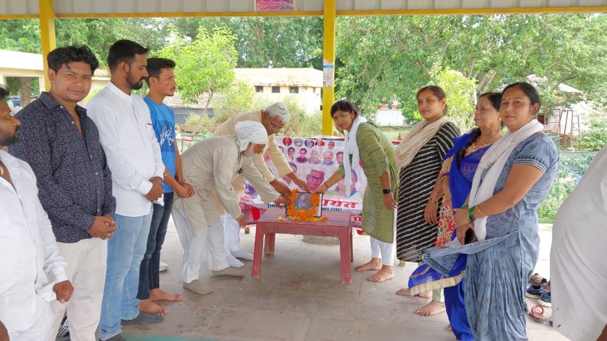 समाजवादियों ने मनाया पूर्व सांसद फूलन देवी की जयंती