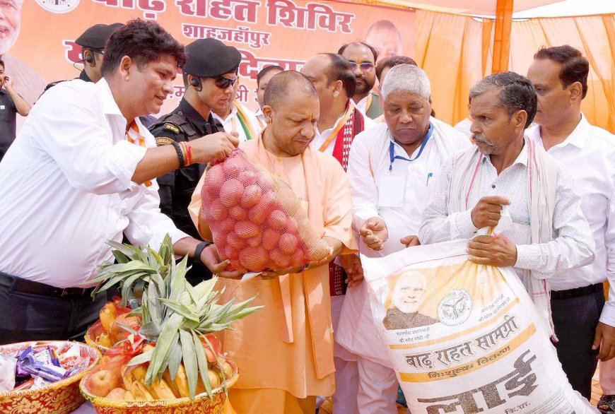 मुख्यमंत्री ने बाढ़ ग्रसित क्षेत्र का किया मौका मुआयना पीड़ितों को वितरित की राहत सा मग्री 