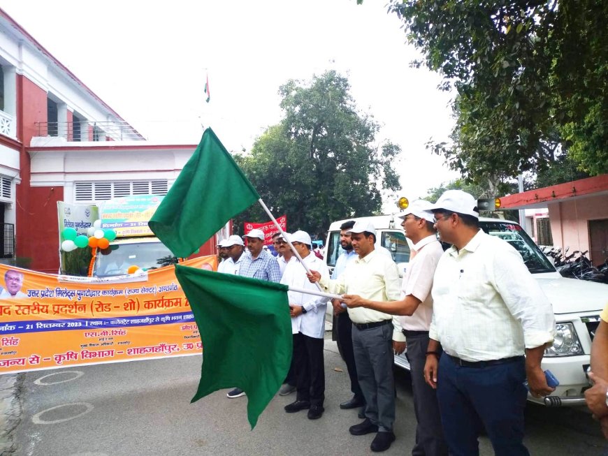 मिलेट्स (श्री अन्न) पुनरोद्वार कार्यक्रम रैली को कलेक्ट्रेट से जिलाधिकारी ने हरी झण्डी दिखाकर किया रवाना