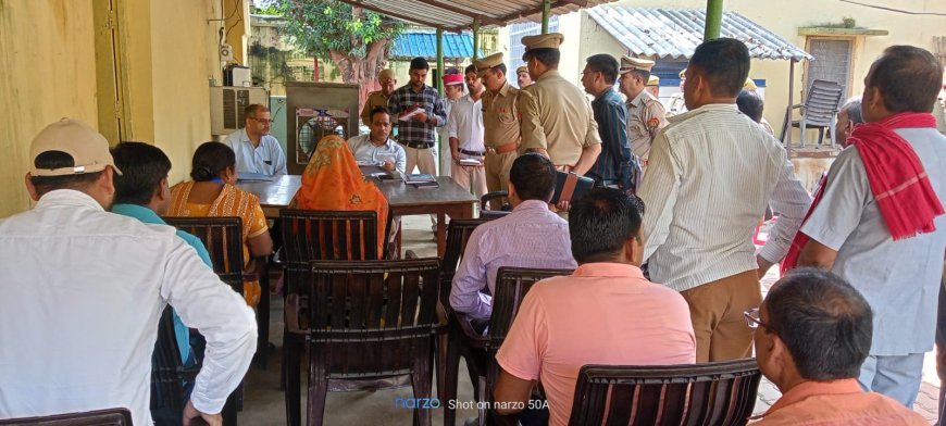 थाना दिवस पर जिलाधिकारी ने पीड़ितों की समस्याओं को सुना तथा समस्याओं के त्वरित निस्तारण हेतु संबंधित अधिकारियों को निर्देशित किया