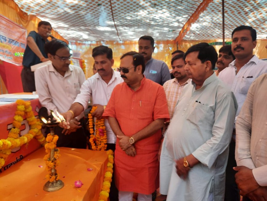 सांसद विधायक की मौजूदगी में कछौना में ब्लॉक स्तरीय कृषक जागरूकता गोष्ठी का हुआ आयोजन