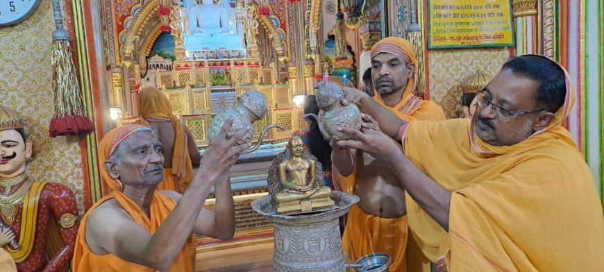 आचरण ऐसा होना चाहिये  कि दूसरे लोगों के लिए उदाहरण बन सके --देव कुमार शास्त्री भैया