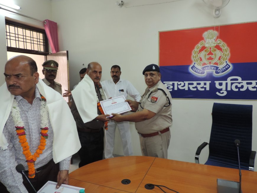 पुलिस उपाधीक्षक द्वारा पुलिस कार्यालय स्थित सभागार कक्ष में सादे समारोह में आज पुलिस विभाग के सेवानिवृत्त होने वाले तीन पुलिसकर्मियों को दी गई भावभीनी विदाई