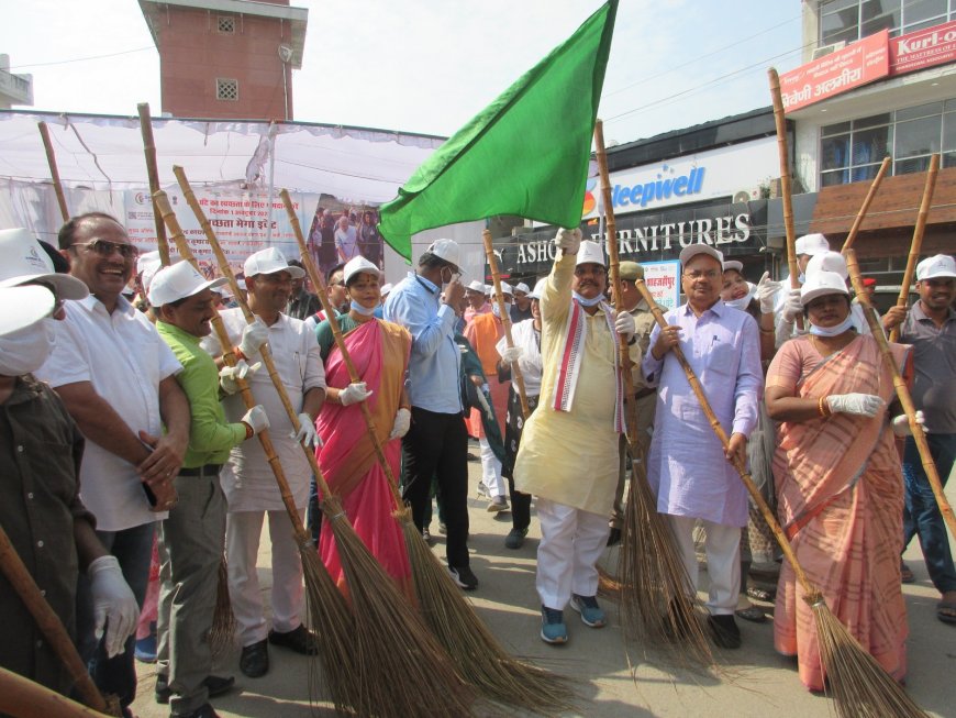 एक घण्टा श्रमदान कर बापू को दी गई स्वच्छांजलि