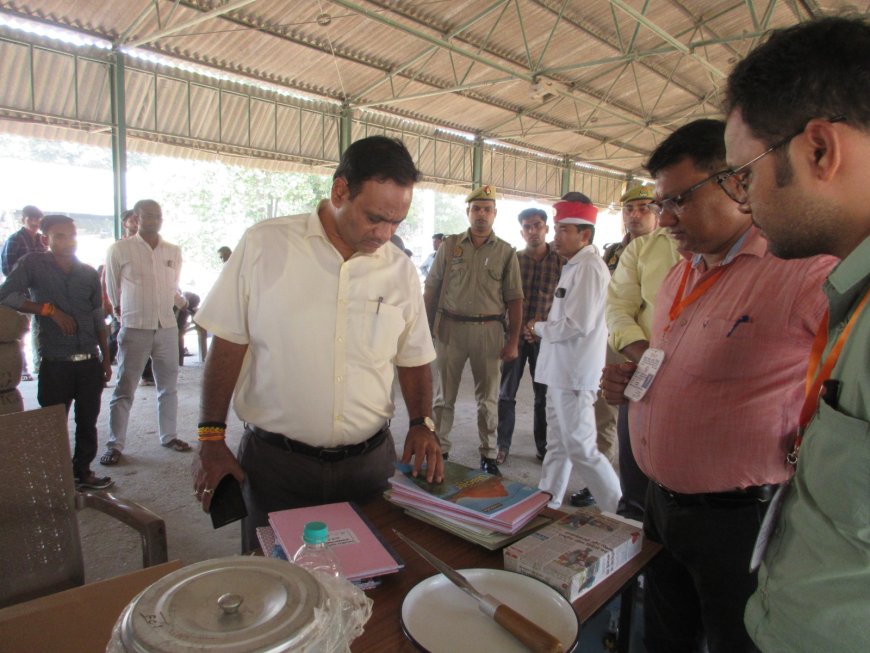 जिलाधिकारी श्री उमेश प्रताप सिंह ने रोजा मण्डी में धान क्रय केन्द्रो का किया आकस्मिक निरीक्षण
