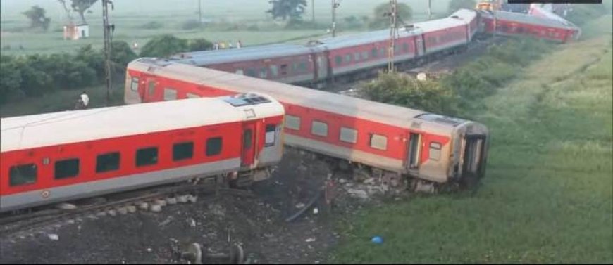 21 BOGIES OF 12506 NE DERAILED NEAR RAGHUNATHPUR RAILWAY STATION, FOUR DIED, OVER 100 INJURED