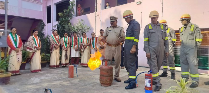 सरस्वती  विद्या मंदिर इंटर कॉलेज में अग्निशमन की टीम ने किया मॉक ड्रिल