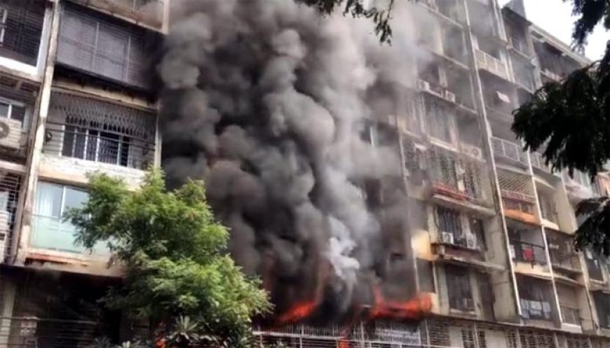 मुंबई के कांदिवली में इमारत में भीषण आग