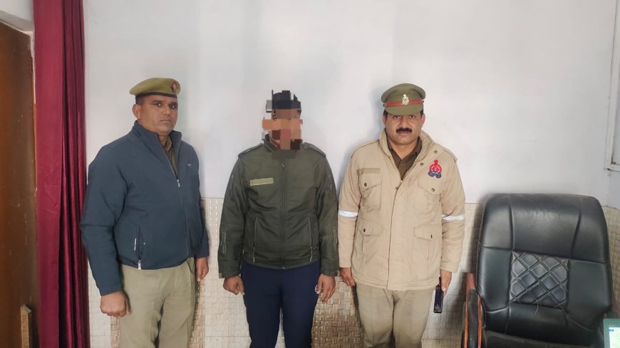 थाना सिकन्द्राराऊ पुलिस द्वारा नुमाइश में दुकानदारों पर रौब दिखाने हेतु पुलिस की वर्दी पहन कर घूम रहे एक अभियुक्त को किया गिरफ्तार