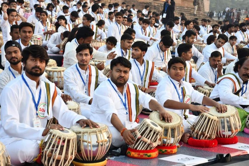 आज ग्वालियर में तानसेन महोत्सव के अंतर्गत आयोजित ताल दरबार कार्यक्रम में 1500 वादकों का एक साथ प्रदर्शन