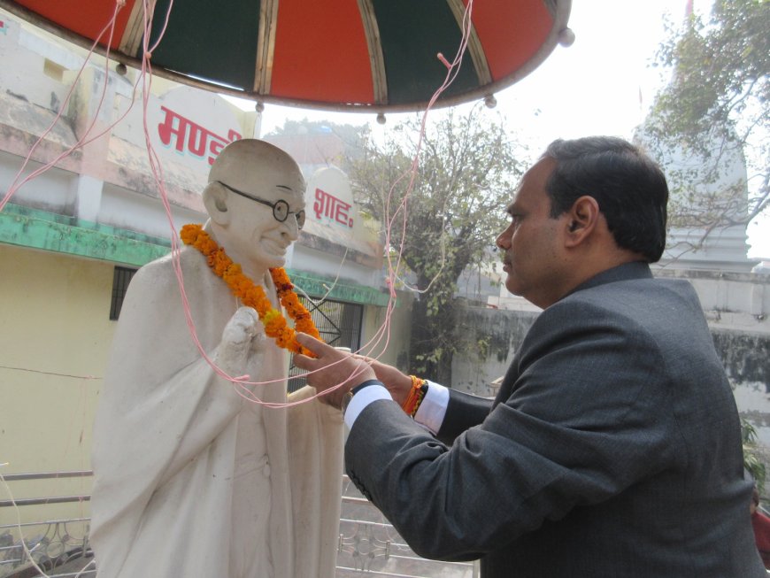 सम्पूर्ण जनपद में हर्षाेल्लास के साथ मनाया गया गणतंत्र दिवस, जिलाधिकारी ने शहीदों को श्रद्धासुमन अर्पित कर किया नमन