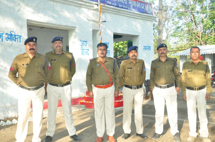 शहीद दिवस के अवसर पर शहीदों की स्‍मृति में रखा गया दो मिनिट का मौन