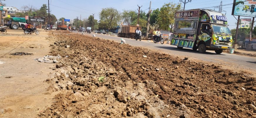 परेशानी का सबब बनी सड़क, लोग हों रहे परेशान