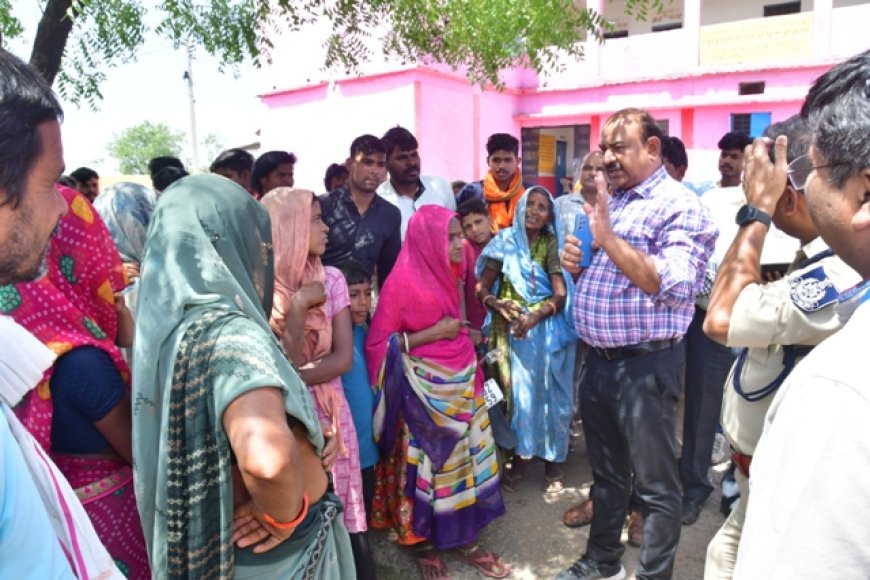 कलेक्‍टर एवं पुलिस अधीक्षक ने मधुसूदनगढ़ क्षेत्र के मतदान केन्‍द्रों का किया निरीक्षण