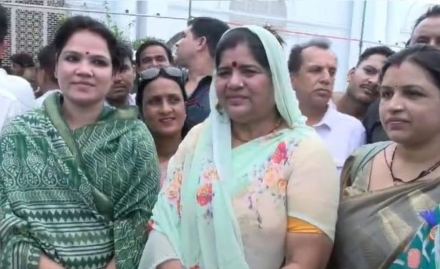 कांग्रेस के जीत के दावों पर बोलीं इमरती देवी, ये लोग तो विधानसभा चुनाव में भी हवा में उड़ रहे थे, जीतू पटवारी की शीघ्र गिरफ़्तारी की मांग की