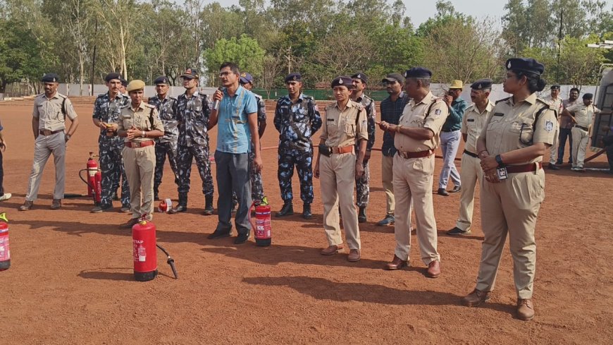 आपातकालीन स्थिति में आगजनी पर काबू पाने जिले के पुलिस फोर्स को दिया प्रशिक्षण