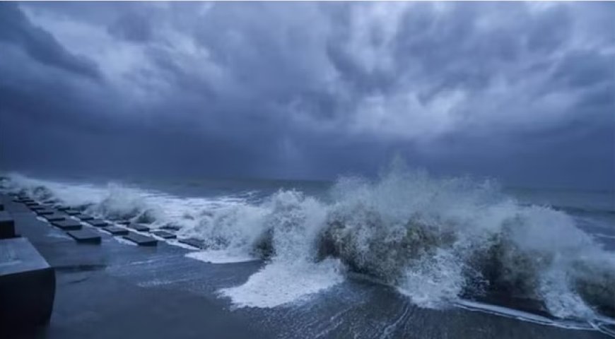 बांग्लादेश पहुंचा 'रेमल', भारी बारिश, तूफान और भूस्खलन से सात की मौत