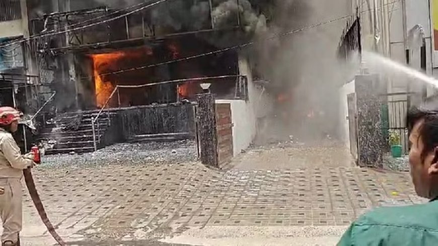 लाजपत नगर के अस्पताल में लगी आग, अफरा-तफरी का माहौल