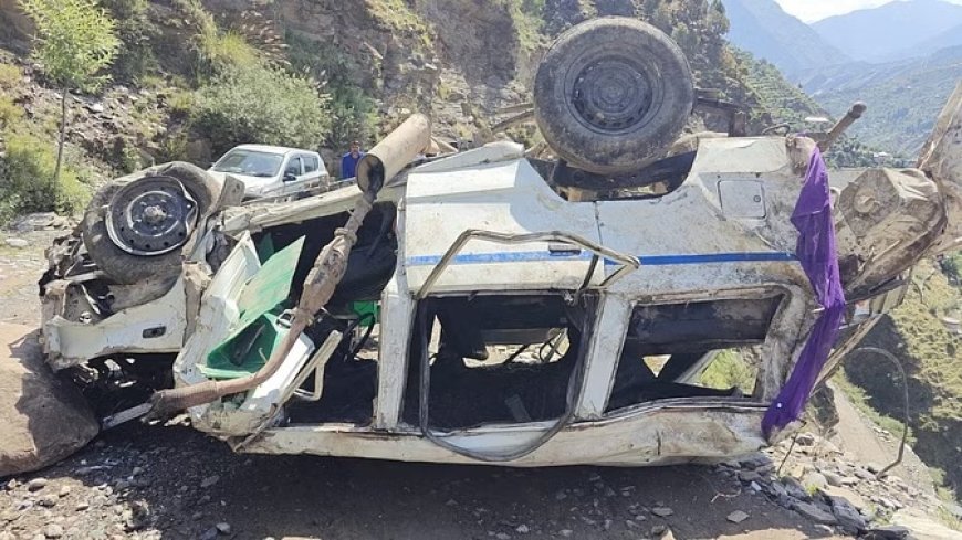 चंबा में बड़ा सड़क हादसा, टाटा सूमो खाई में गिरने से तीन लोगों की मौत, 10 घायल