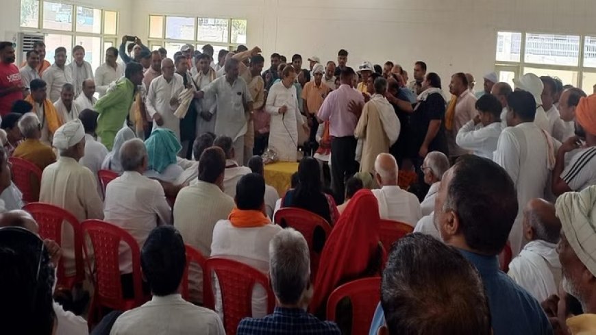 झज्जर में BJP की बैठक में जमकर हंगामा, नेताओं के खिलाफ कार्यकर्ताओं में गुस्सा