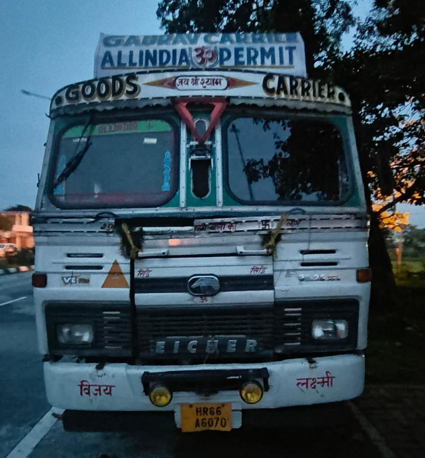 सिलीगुडी: बीएसएफ ने भारत बांग्लादेश सीमा क्षेत्र से भारी संख्या में भैंसों से लदे एक बडे ट्रक को जब्त किया