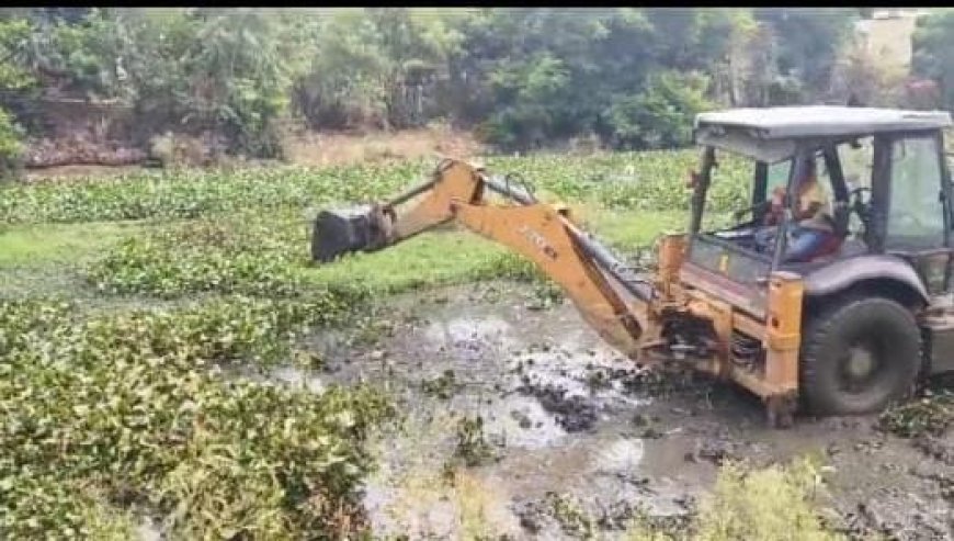 हाट रोड रपटा, आममानी माता मंदिर के पास बरसात के पूर्व नाले की नपा ने कराई सफाई