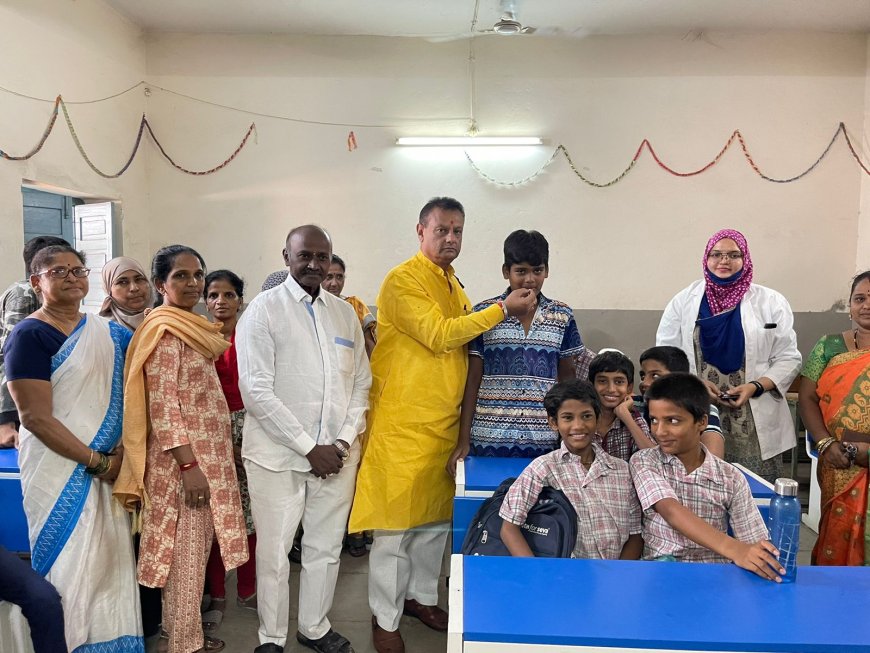 Rakesh Jaiswal distributed free medicines to school children occasion of deworming day