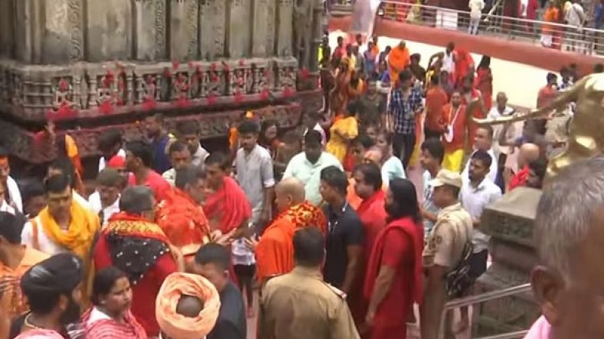 असम: चार दिन बाद खुले कामाख्या मंदिर के कपाट, दर्शन के लिए उमड़ी श्रद्धालुओं की भीड़