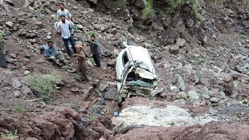 जम्मू-कश्मीर में बड़ा हादसा: रियासी में कार खाई में गिरी, दो लोगों की मौत