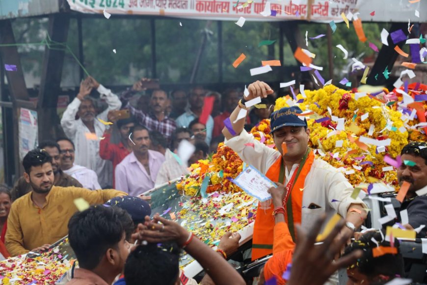 बमोरी की झमाझम बारिश के बीच ज्योतिरादित्य सिंधिया का हज़ारों की भीड़ ने किया स्वागत