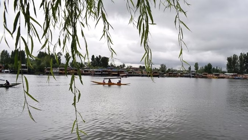 जम्मू-कश्मीर: प्रदेश में आज से तीन दिन बिगड़ सकता है मौसम का मिजाज, बाढ़ और भूस्खलन के लिए अलर्ट