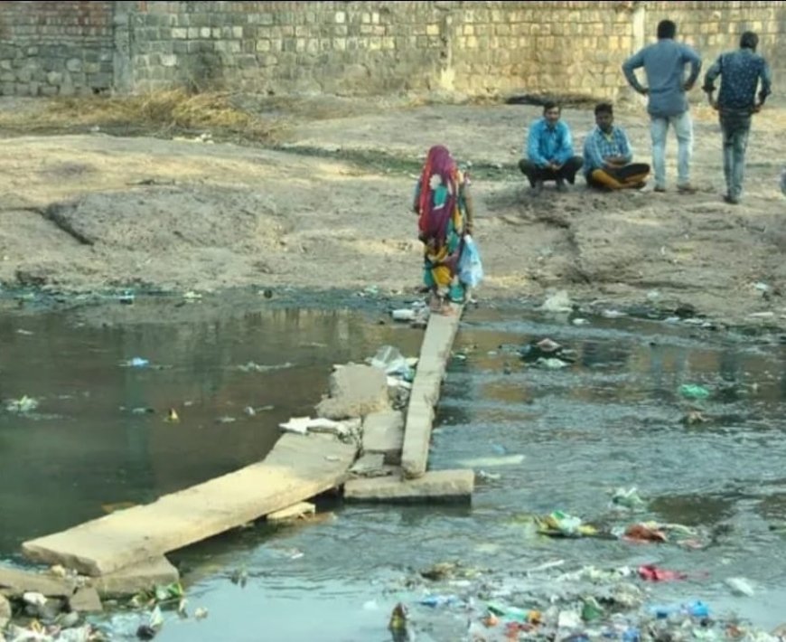 गुनिया के प्रारंभ से अंत तक हर जगह है अतिक्रमण ओर कब्जा, पूर्व से अबतक प्रशासनिक अधिकारियों की लापरवाही से शहर की 7 किलोमीटर की शान गुनिया अब खत्म की कगार पर